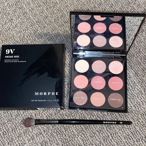 morphe eyeshadow palette + brush